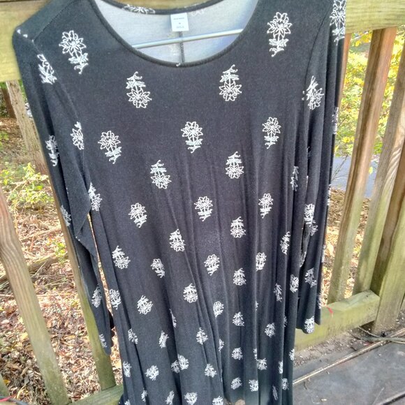 Old Navy Medium Dress - Picture 1 of 3
